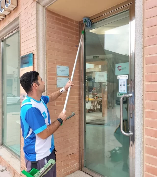 limpieza escaparate optica